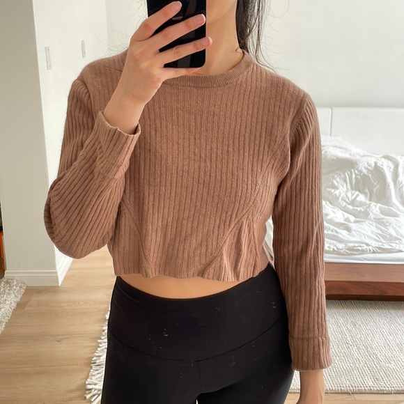 Aritzia Babaton tan sweater - Picture 3 of 4